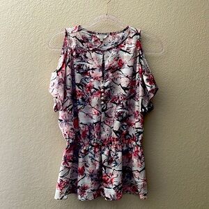 GUESS Cold Shoulder top XS